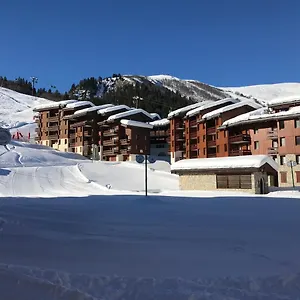 https://le-mottet-esf-skis-aux-pieds.hotels-rhonealpes.com